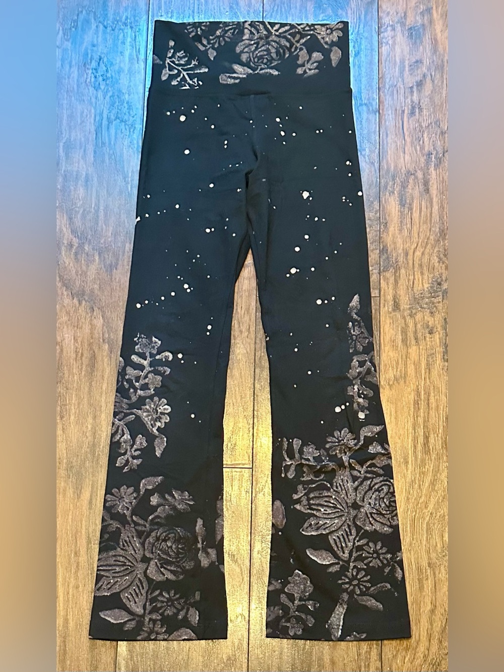 NWOT T-Party Mineral Wash Floral Stamped Flare Yoga Pants Black Boho Y2K Size S